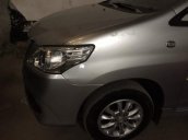 Cần bán Toyota Innova sản xuất 2014, màu bạc