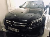 Bán Mercedes C200 đời 2018, màu đen, xe đẹp