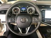 Bán Toyota Camry 2.5Q năm 2019, màu trắng, nhập khẩu