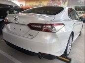 Bán Toyota Camry 2.5Q năm 2019, màu trắng, nhập khẩu