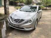 Bán xe Hyundai Sonata đời 2010, màu bạc, xe đẹp