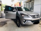 Bán Toyota Fortuner sản xuất 2017, màu bạc xe gia đình