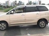 Bán ô tô Toyota Innova E năm 2015, màu vàng xe gia đình