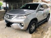 Bán Toyota Fortuner sản xuất 2017, màu bạc xe gia đình