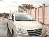 Bán ô tô Toyota Innova E năm 2015, màu vàng xe gia đình