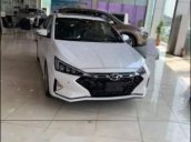 Cần bán Hyundai Elantra đời 2019, màu trắng