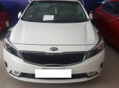 Bán Kia Cerato 1.6MT, màu trắng, đời 2017, xe gia đình ít đi