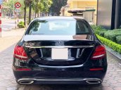 Bán gấp Mercedes E200 2019 cũ màu đen, chính chủ chạy lướt