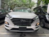Bán Hyundai Tucson sản xuất 2019, màu trắng, giá tốt