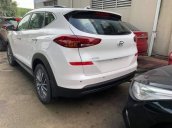 Bán Hyundai Tucson sản xuất 2019, màu trắng, giá tốt