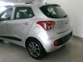 Hyundai Grand I10 1.2 AT bạc giao ngay, hỗ trợ đăng ký Grab, tặng bộ phụ kiện cao cấp. LH: 0977 139 312