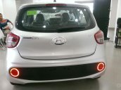 Hyundai Grand I10 1.2 AT bạc giao ngay, hỗ trợ đăng ký Grab, tặng bộ phụ kiện cao cấp. LH: 0977 139 312