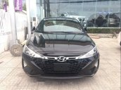 Bán xe Hyundai Elantra năm 2019, màu đen, 580 triệu