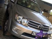 Gia đình bán xe Toyota Fortuner năm 2011, màu bạc, xe nhập