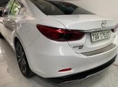 Cần bán gấp Mazda 6 đời 2018, màu trắng, giá 938tr