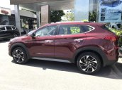 Bán Hyundai Tucson 2.0 full xăng 2019, màu đỏ, giao ngay, tặng bộ phụ kiện cao cấp. LH: 0977 139 312