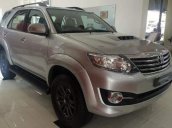 Cần bán Toyota Fortuner đời 2016, màu bạc số sàn, giá tốt