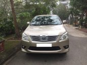 Gia đình cần bán chiếc xe ô tô Toyota Innova 2.0E, màu ghi vàng, SX 2013