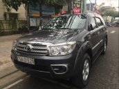 Cần bán Toyota Fortuner năm sản xuất 2011, màu xám