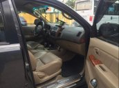 Cần bán Toyota Fortuner năm sản xuất 2011, màu xám