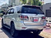 Cần bán gấp Toyota Fortuner năm sản xuất 2015, màu bạc số sàn