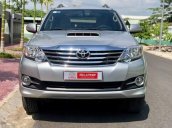 Cần bán gấp Toyota Fortuner năm sản xuất 2015, màu bạc số sàn