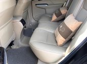 Bán Toyota Camry 2.0 sản xuất 2017, màu đen