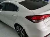 Cần bán gấp Kia Cerato 2.0 đời 2016, màu trắng xe gia đình