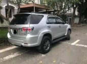 Cần bán lại xe Toyota Fortuner năm 2015, màu bạc số sàn