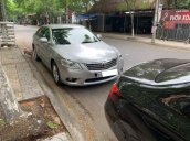 Cần bán lại xe Toyota Camry sản xuất năm 2011, màu bạc xe gia đình 