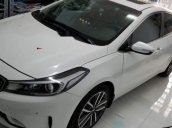 Cần bán gấp Kia Cerato 2.0 đời 2016, màu trắng xe gia đình