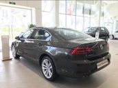 Xe "nhập Đức" Volkswagen Passat, miễn thuế trước bạ kèm quà tặng đi kèm