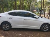 Cần bán xe Hyundai Elantra sản xuất 2018, màu trắng số sàn giá cạnh tranh