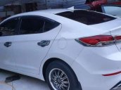 Bán ô tô Hyundai Elantra sản xuất 2017, màu trắng, nhập khẩu nguyên chiếc số sàn, giá tốt