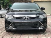 Cần bán xe Toyota Camry đời 2017, màu đen