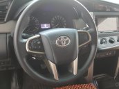 Bán Toyota Innova 2.0E màu nâu titan, số sàn, sản xuất 2018 xe như mới