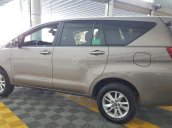 Bán Toyota Innova 2.0E màu nâu titan, số sàn, sản xuất 2018 xe như mới