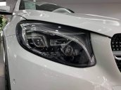 Bán xe nhập khẩu - giá xe Mercedes GLC 300 Coupe 4Matic, thông số kỹ thuật, giá lăn bánh, khuyến mãi Tết 2020