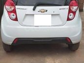 Cần bán gấp Chevrolet Spark LT 1.2 MT năm sản xuất 2017, màu trắng xe gia đình