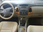 Bán gấp Toyota Innova G sản xuất 2011, màu bạc còn mới  