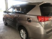 Cần bán Toyota Innova E đời 2017 số sàn, màu nâu