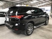 Bán Toyota Fortuner 2.8V 2 cầu, số tự động, máy dầu, nhập khẩu Indonesia T5/2019 màu đen VIP đi 8000km