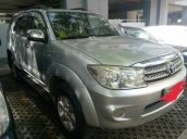 Chính chủ bán Toyota Fortuner đời 2011, màu bạc