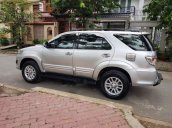 Gia đình bán Toyota Fortuner 2013, màu bạc số sàn