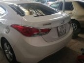 Bán xe Hyundai Elantra đời 2015, màu trắng