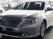 Gia đình bán Toyota Camry đời 2013, màu bạc, 715tr