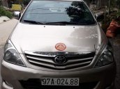 Bán Toyota Innova sản xuất năm 2011, màu vàng cát, gia đình sử dụng kĩ