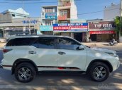 Cần bán xe Toyota Fortuner 2017 máy dầu, số sàn, màu trắng