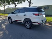 Cần bán xe Toyota Fortuner 2017 máy dầu, số sàn, màu trắng