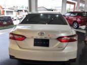 Cần bán xe Toyota Camry 2.0G đời 2019, màu trắng, nhập khẩu nguyên chiếc